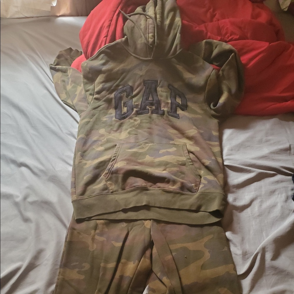 Gap Suit